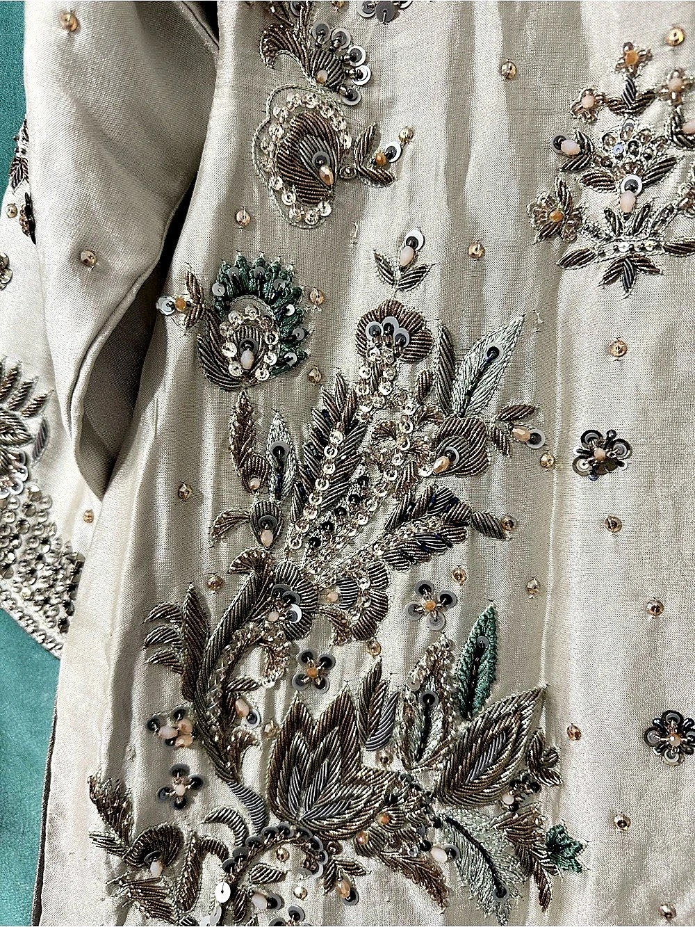 Embellished Floral Kurta in Cream & Green Like New